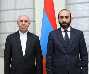 Արարատ Միրզոյանն ընդունել է Հայաստանում Իրանի դեսպան Աբբաս Բադախշան Զոհուրին