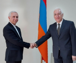 Նախարար Վահագն Խաչատուրյանն ընդունել է Հայաստանում Իրանի արտակարգ և լիազոր դեսպան Աբբաս Բադախշան Զոհուրիին