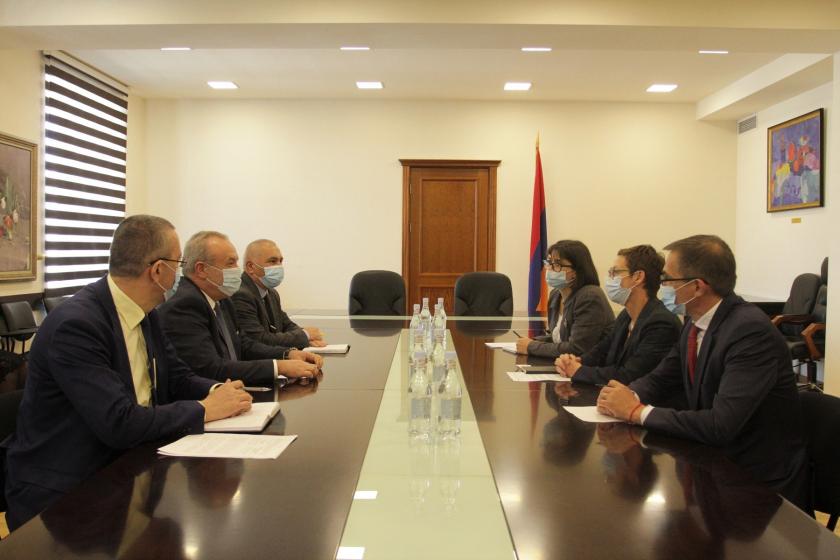 Armenian Minister of Education, French Ambassador Discuss French Language Classes in Public Schools