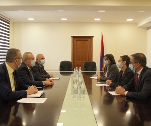 Armenian Minister of Education, French Ambassador Discuss French Language Classes in Public Schools