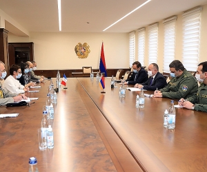 Պաշտպանության նախարարն ընդունել է Ֆրանսիայի դեսպանին