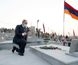 Վարչապետը լուսաբացին այցելել է «Եռաբլուր» զինվորական պանթեոն