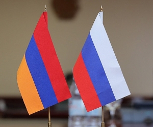 Armenian, Russian Defense Ministers Discuss Border Clashes