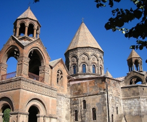 Մայր Աթոռը կոչ է անում միջազգային հանրությանը՝ կասեցնել Ադրբեջանի ոտնձգությունները