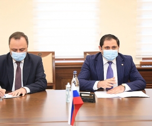 Armenian Defense Minister, Russian Ambassador Discuss Defense Cooperation