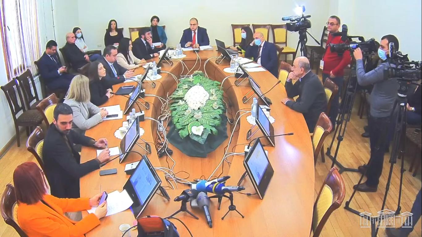 ԱԺ պետական-իրավական հարցերի մշտական հանձնաժողովի նիստն է ընթանում
