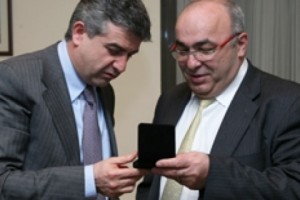 «Փյունիկի» նախագահը պարգևատրվել է Երևանի քաղաքապետի հուշամեդալով