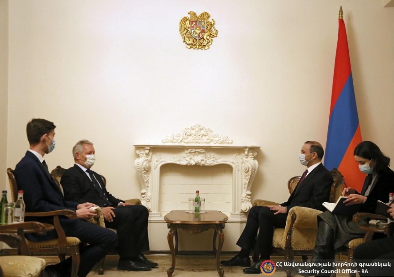 Armenian Security Council Secretary, German Ambassador Discuss Yerevan-Berlin Cooperation