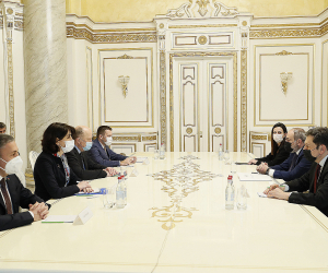 Премьер-министр Пашинян принял делегацию во главе с сопредседателем Парламентской ассамблеи “Евронест” Андрюсом Кубилюсом