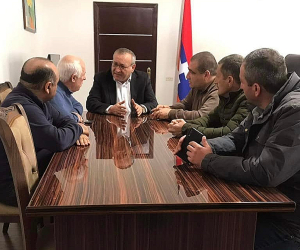 Արցախի խորհրդարանի ղեկավարը Երևանում այցելել է Օպերատիվ շտաբ