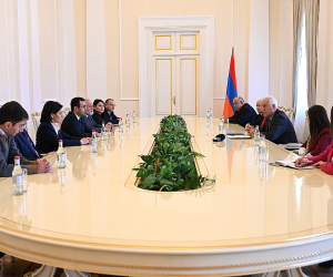 Վահագն Խաչատուրյանն ընդունել է Արցախի խորհրդարանի պատգամավորներին