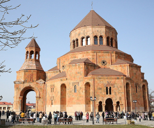 Միասնական աղոթք է հնչել Արցախի թեմի բոլոր գործող եկեղեցիներում