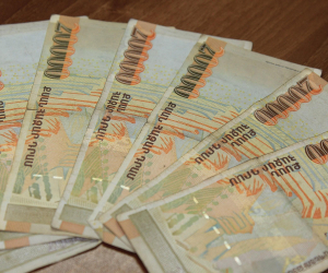 Законопроект о повышении минимальной зарплаты не получил положительное заключение комиссии НС