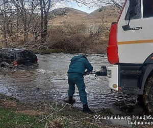 Ավտոմեքենան դուրս է եկել ճանապարհի երթևեկելի հատվածից և ընկել գետը