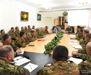 Արցախի նախագահ Արայիկ Հարությունյանը հանդիպել է ՊԲ բարձրագույն հրամանատարական կազմի հետ