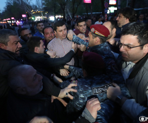 В Ереване полиция подвергла приводу граждан с площади Свободы
