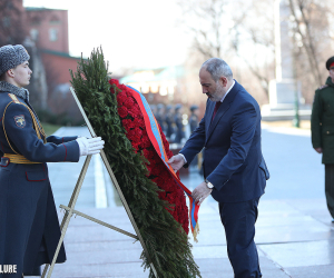 Pashinyan Lays Wreath at Moscow's Tomb of Unknown Soldier