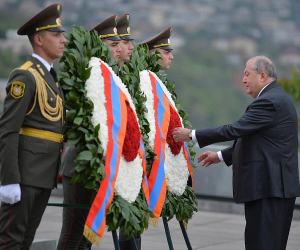 «Մենք պարտավոր ենք հաղթել, իսկ հաղթանակի երաշխիքը մեր միասնությունն է ու կամքը»․ Արմեն Սարգսյանի ուղերձը