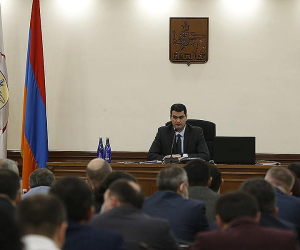 Ընթանում է Երեւանի ավագանու նիստը