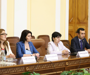 Armenian Parliament Speaker Hosts Artsakh Delegation