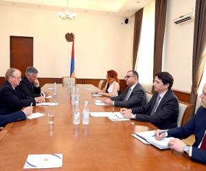 Տիգրան Խաչատրյանը հանդիպել է ԱԶԲ ներկայացուցիչներին