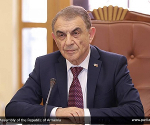 Արա Բաբլոյանը նշանակվել է ԱՀ պետական նախարարի հասարակական հիմունքներով խորհրդական՝ առողջապահության գծով