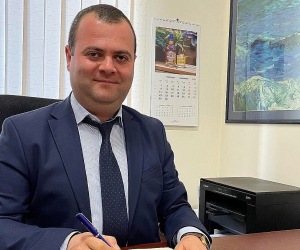 Մեղրը, բայց ոչ մի կաթիլ. «Ռոսգոսստրախ-Արմենիա» և «Եղվարդի Նեկտար» ընկերությունների միջև վեճ է ծագել 20 տոննա մեղրի պատճառով