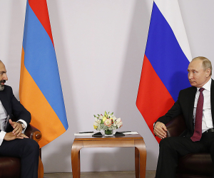 Никол Пашинян провел телефонный разговор с Владимиром Путиным