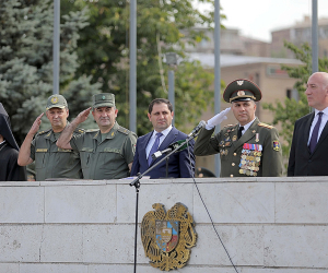 Armenian Defense Minister Says Country Can Forge Its &quot;Dream Army&quot;