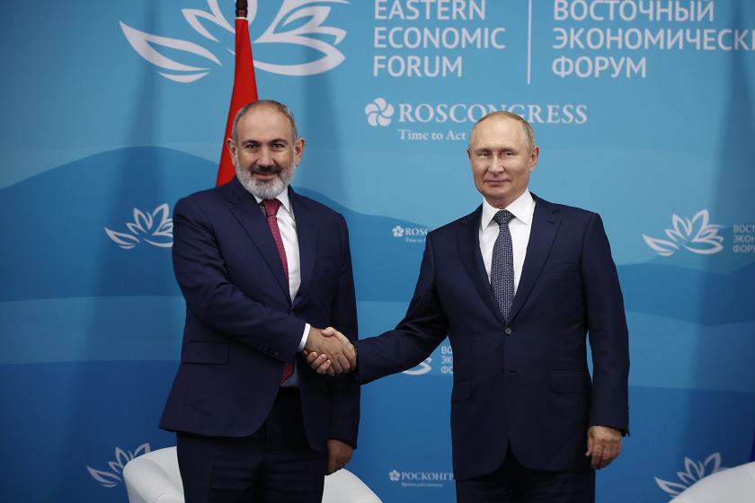 Pashinyan, Putin Meet in Vladivostok, Discuss Karabakh, Economic Issues