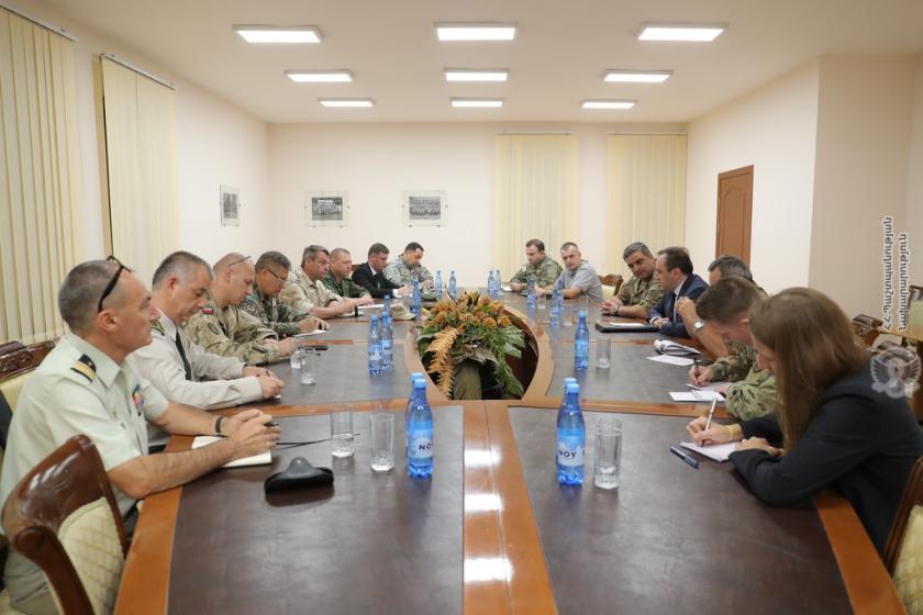 Ռազմական կցորդներին ներկայացվել է սահմանային իրադրությունը