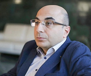 Ինչպես կանգնեցնել դեպի անդունդ սլացող գնացքը․ Վահե Հովհաննիսյան