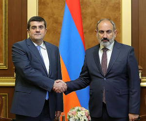 Նիկոլ Փաշինյանը հանդիպել է Արցախի նախագահ Արայիկ Հարությունյանի հետ