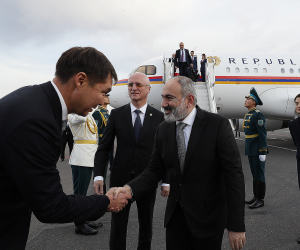 Премьер-министр Пашинян с рабочим визитом прибыл в Астану