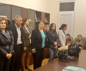 Արմավիրի քոլեջի դասախոսները երեկոյան բողոքի ակցիա են իրականացնում