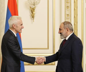 Премьер-министр Пашинян принял генерального секретаря Интерпола Юргена Штока