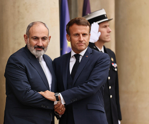 Pashinyan, Macron Meet at Francophonie Summit in Tunisia