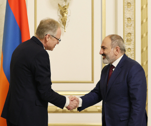 Премьер-министр Пашинян принял управляющего директора Европейской службы внешних связей ЕС