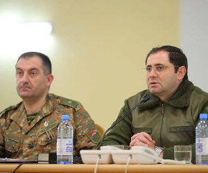 Պաշտպանության նախարարը և ԶՈՒ ԳՇ պետը հանդիպել են ուսումնական գումարտակի զինծառայողների հետ