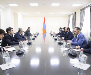 Արարատ Միրզոյանը հանդիպել է Արցախի պատվիրակությանը