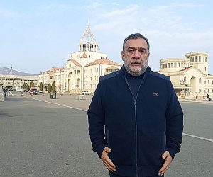 Ռուբեն Վարդանյանը Ստեփանակերտի գլխավոր հրապարակից կոչով դիմել է Արցախում ապրողներին