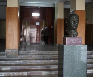 Կենսաքիմիայի ինստիտուտի շենքը գիտնականները կկիսեն հիդրոօդերեւութաբանների հետ