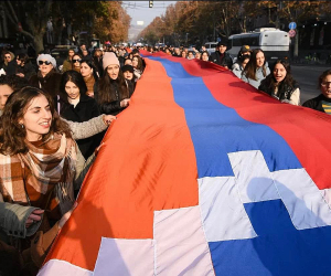 Арцахская молодежь провела в Ереване стихийное шествие 