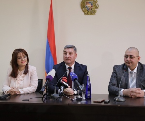 Գնել Սանոսյանն աշխատակազմին է ներկայացրել Շիրակի նորանշանակ մարզպետ Մուշեղ Մուրադյանին