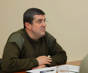 Արայիկ Հարությունյանը հեռախոսազրույց է ունեցել Գագիկ Ծառուկյանի հետ