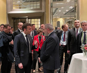 Премьер-министр Пашинян провел краткую встречу с Эммануэлем Макроном
