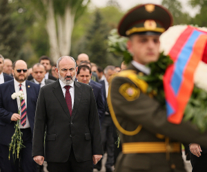 Pashinyan Pays Respects to 1915 Genocide Victims
