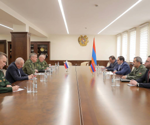 Սուրեն Պապիկյանն ընդունել է Լեռնային Ղարաբաղում ՌԴ խաղաղապահ ուժերի նորանշանակ հրամանատարին 