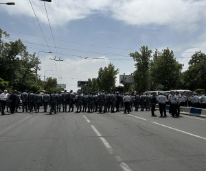 Բողոքի ակցիայի հետ առնչություն չունեցող, հայհոյանքներ հնչեցնող երիտասարդը ձերբակալվել է. ոստիկանություն