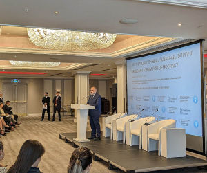 Փաշինյանը ելույթ է ունենում Ժողովրդավարության հայկական ֆորումին (ուղիղ)
